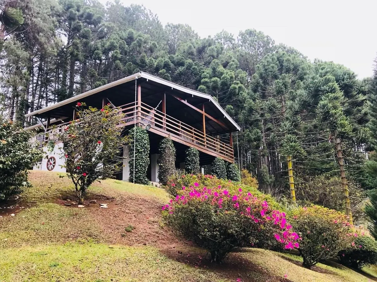 Villa Casa Dos Pinheiros Campos do Jordão